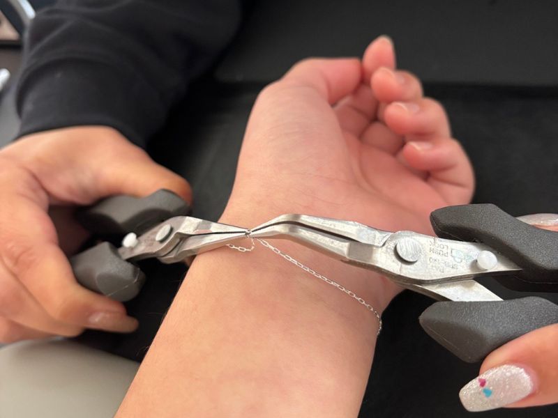 パーマネントジュエリーとは?仕組み・安全性・価格を専門店が徹底解説